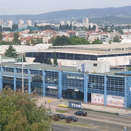 Apartman Lana ,Froudeova Ulica 3 Nasuprot Zg Velesajma Lägenhet Zagreb Exteriör bild