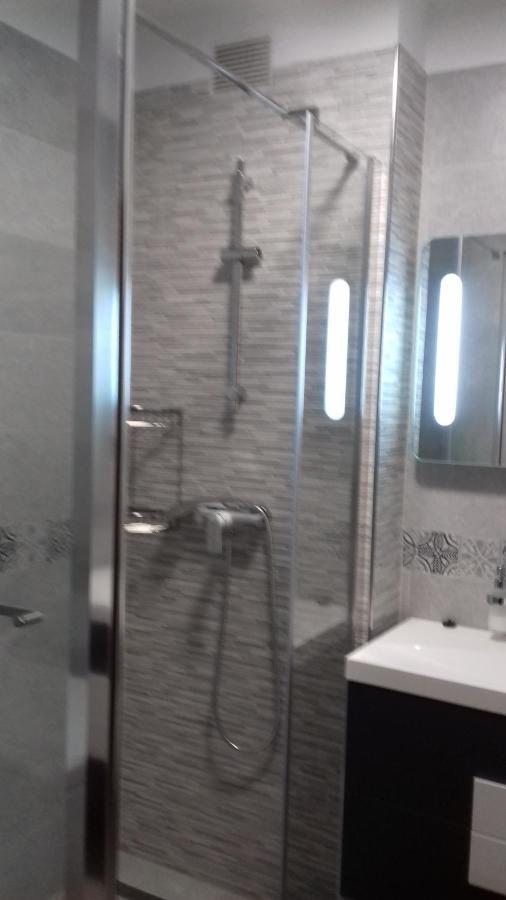 Apartman Lana ,Froudeova Ulica 3 Nasuprot Zg Velesajma Lägenhet Zagreb Exteriör bild