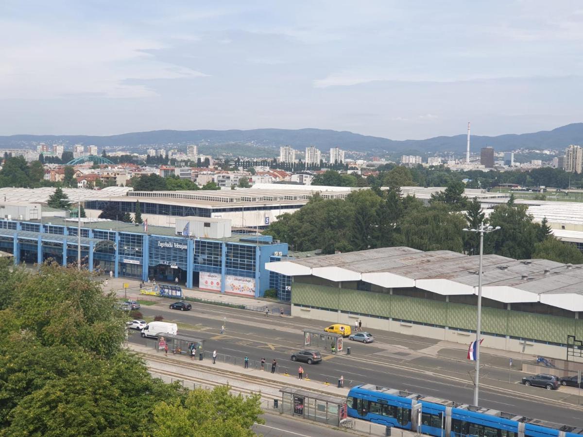 Apartman Lana ,Froudeova Ulica 3 Nasuprot Zg Velesajma Lägenhet Zagreb Exteriör bild